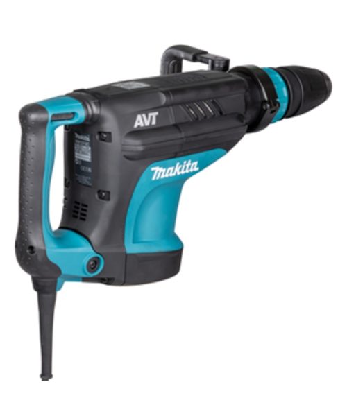 Makita HM1213C udarni čekić s crnim i plavim detaljima, prikazan s kabelom za napajanje.