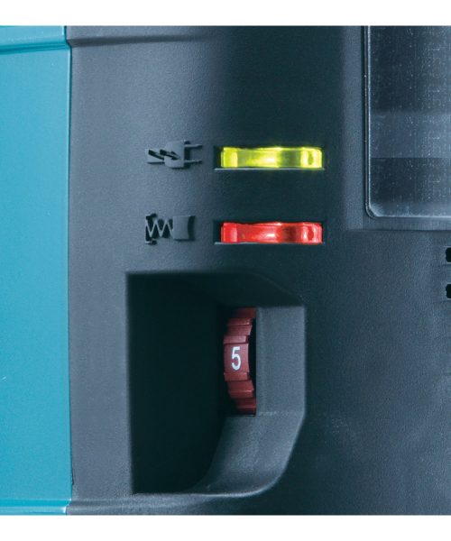 Makita HM1317C udarni čekić, kontrolni panel s žutim i crvenim indikatorima.