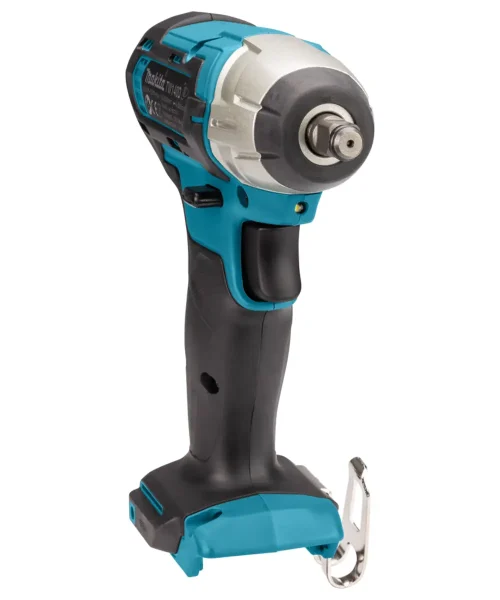 Makita TW140DZ aku udarni odvijač s crno-plavim kućištem i metalnim vrhom.