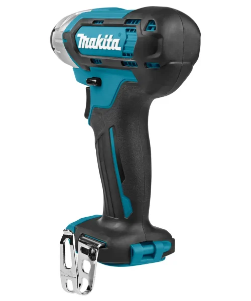 Makita TW140DZ aku udarni odvijač s crno-plavom bojom i metalnim nastavkom.