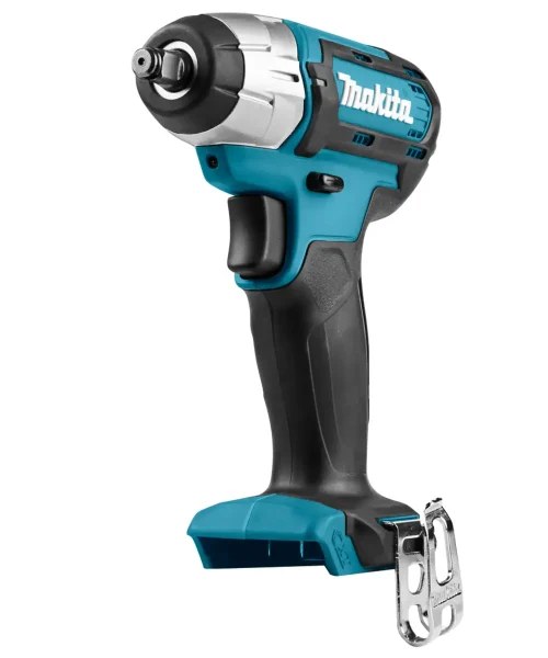 Makita TW140DZ aku udarni odvijač s crno-plavom kućištem i metalnim nastavkom.