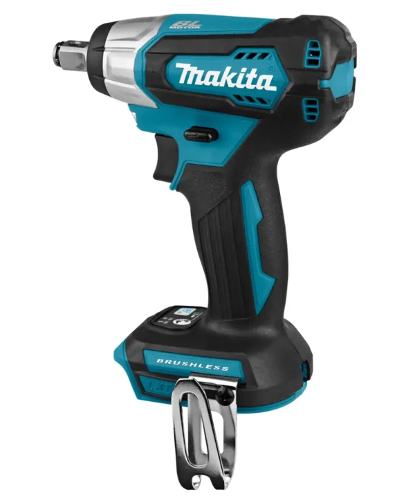 Makita DTW181Z aku udarni odvijač s crno-plavim kućištem i metalnim kliještima za pričvršćivanje.