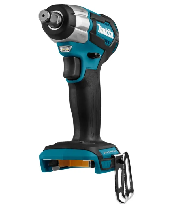 Makita DTW181Z aku udarni odvijač prikazan s crno-plavim kućištem i metalnim nastavkom.