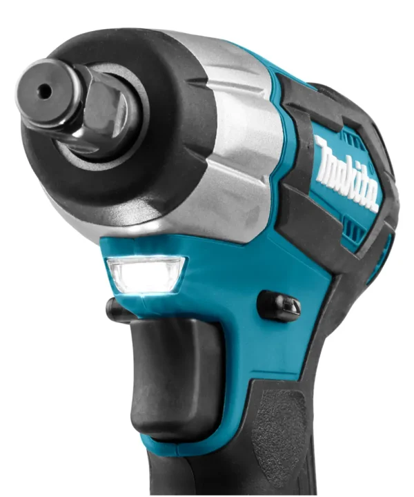 Makita DTW181Z aku udarni odvijač prikazan s naglaskom na glavu i ručku.