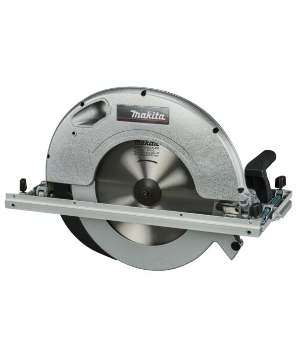 Makita 5143R ručna kružna pila za rezanje drva i sendvič panela, s metalnim oštrim diskom i sigurnosnim poklopcem.