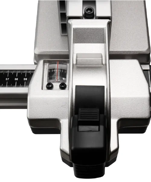 Makita 2704N stolna kružna pila, precizno podešavanje i sigurnosni mehanizmi.