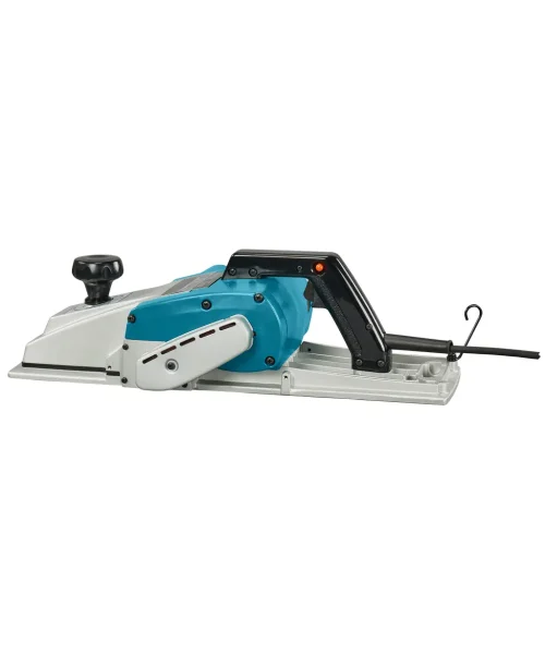 Makita 1806B tesarska blanja za rezanje drva i metala, plava i crna boja, s vodilicom i kabelom.