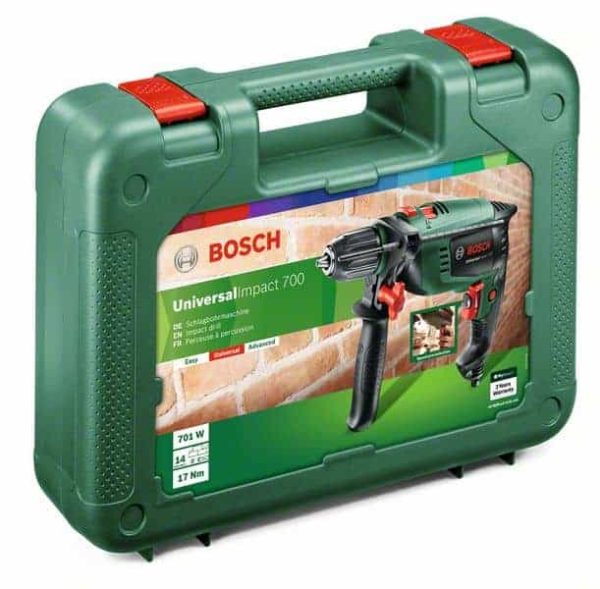 Bosch UniversalImpact 700 udarna bušilica u kovčegu, prikazana na slici.