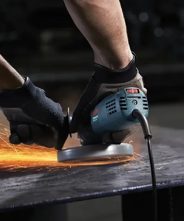 Bosch kutna brusilica PRO GWS 9-115 s priključkom za rezanje metala.