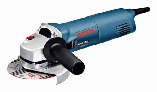 Bosch GWS 1400 kutna brusilica s plastičnim kućištem i metalnim diskom za brušenje.