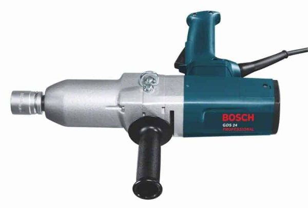 Bosch GDS 24 udarni odvijač s plavom kućištem i crvenim oznakama, prikazan s priključkom za napajanje.