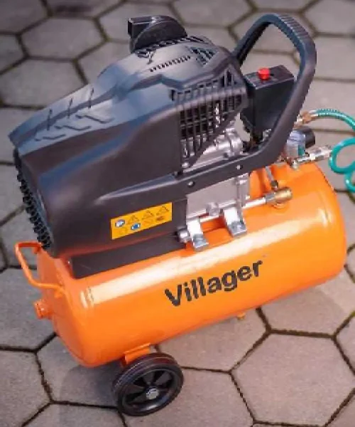 Villager kompresor VAT 24 L s crnim motorom i narančastim spremnikom na pločniku.