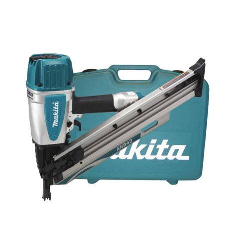 Makita AN943K pneumatski pištolj za čavle s plastičnim kovčegom za pohranu.