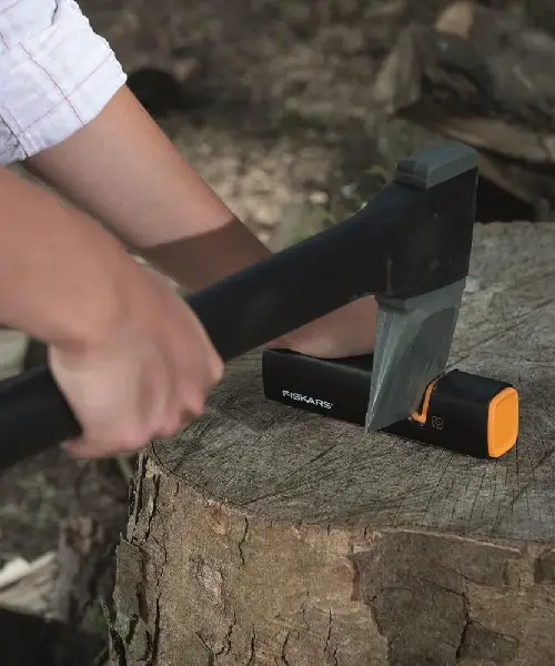 FISKARS oštrač noževa i sjekira Xsharp 1000601 (2)