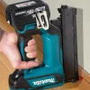 MAKITA aku pištolj za čavle DFN350Z (1)