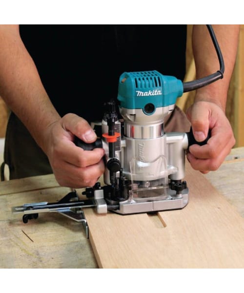 MAKITA jednoručna glodalica RT0702CX2 + torba
