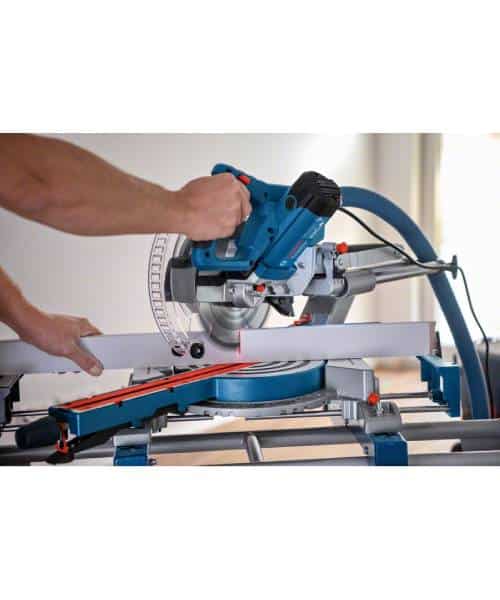 BOSCH potezno-nagibna pila GCM 305-216 D