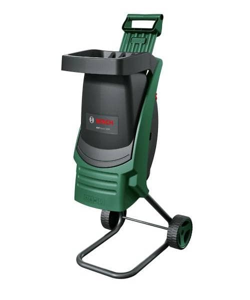Bosch AXT Rapid 2200 sjeckalica za vrtni otpad s kotačima i ručkom.