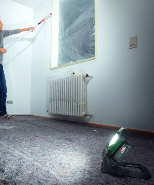 BOSCH aku svjetiljka UniversalWorkLight 18V-2100