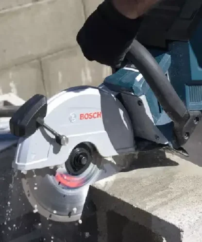 BOSCH aku ručna pila GCS 18V-230