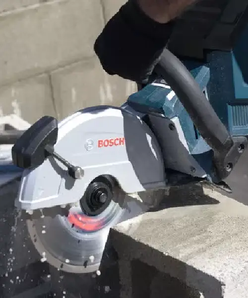 BOSCH aku ručna pila GCS 18V-230