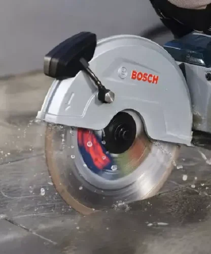 BOSCH aku ručna pila GCS 18V-230