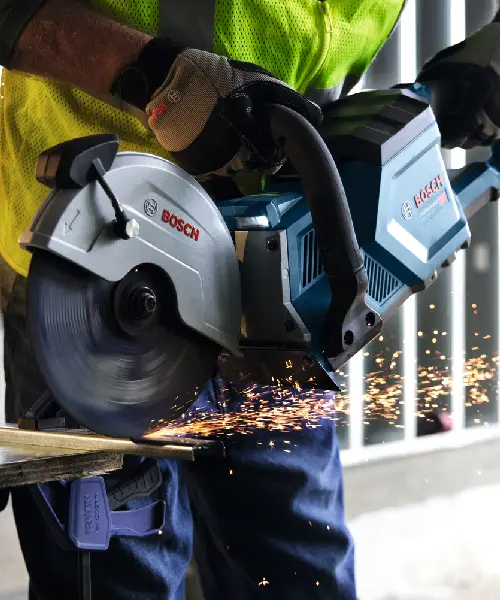 BOSCH aku ručna pila GCS 18V-230