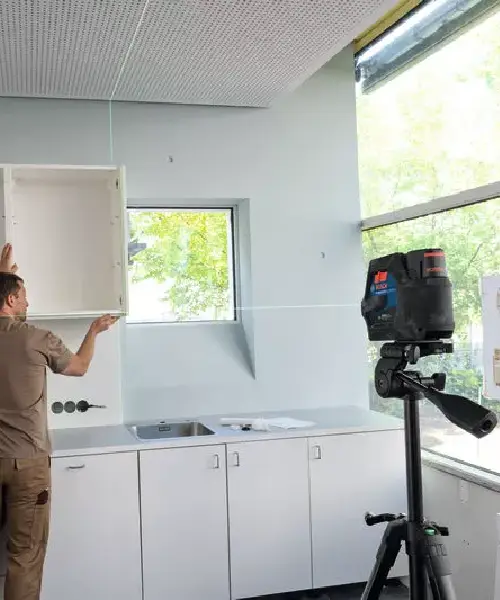 BOSCH križni laserski nivelir GCL 12V-50-22 CG + BT 150