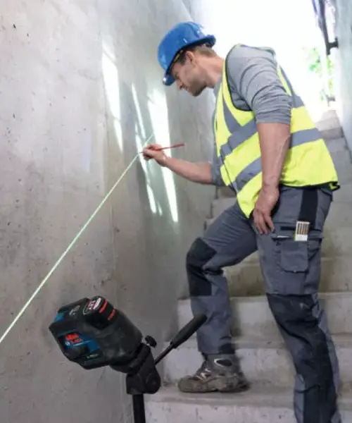BOSCH križni laserski nivelir GCL 12V-50-22 CG + BT 150