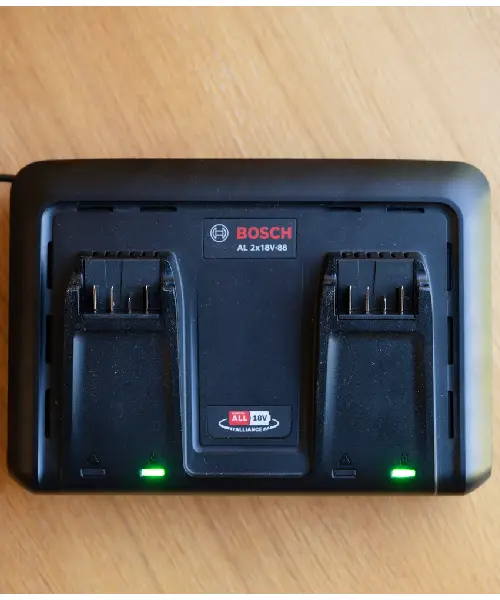BOSCH dvostruki punjač AL 2x18V-88