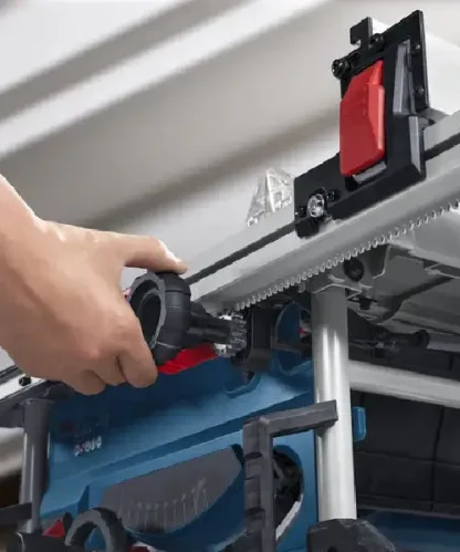 BOSCH stolna pila GTS 70-216