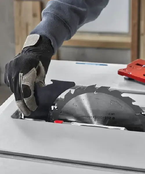 BOSCH stolna pila GTS 70-216