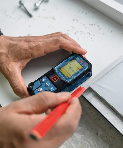 BOSCH digitalni laserski daljinomjer GLM 40-31