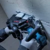 Bosch PRO GNF20-40 glodalica za utore u upotrebi, prikazana na slici.