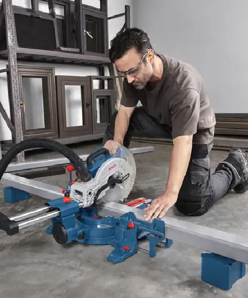 BOSCH potezno-nagibna pila GCM305-216S (6)