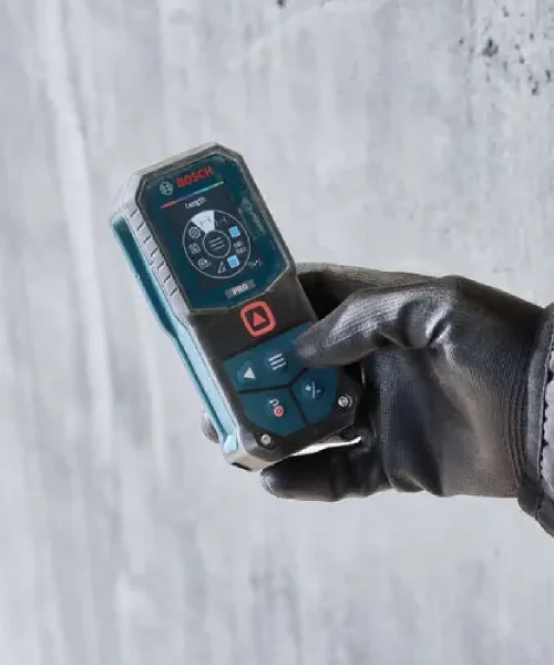 BOSCH digitalni laserski daljinomjer PRO GLM70-32