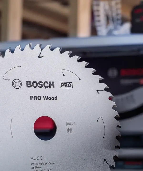 Bosch PRO Wood kružna pila za drvo s oznakom PRO i promjerom 210-350 mm.