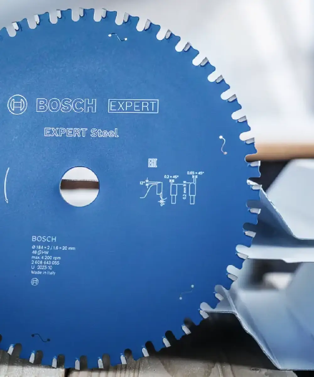 Kružna pila BOSCH Expert Steel za čelik, 160-230 mm, s plavom oštricom.