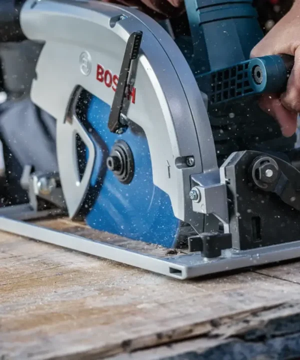 BOSCH stolna kružna pila za aluminij s preciznim rezom i sigurnosnim funkcijama.