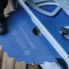 Bosch akumulatorska kružna pila za drvo s plavom oštricom i metalnim tijelom.
