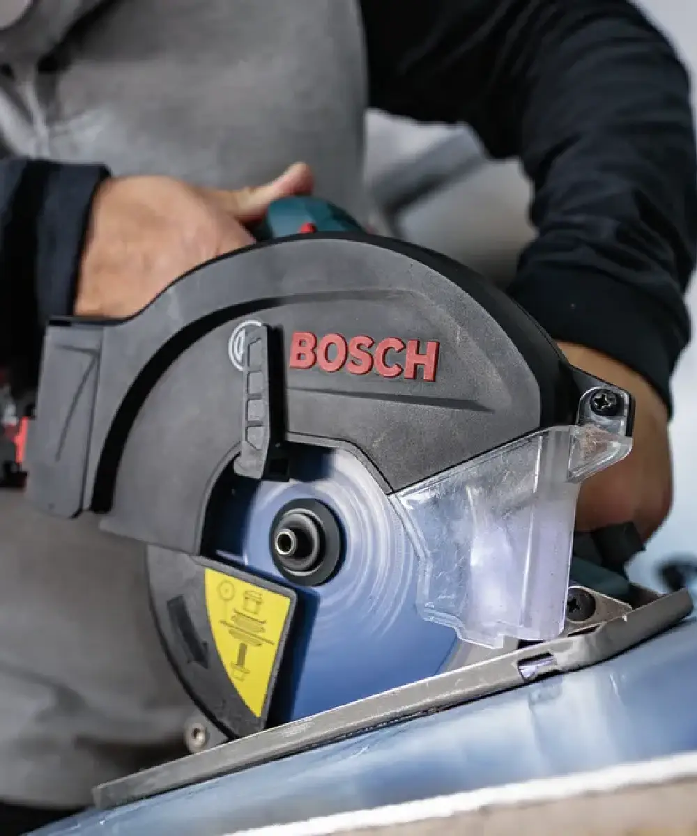 Bosch kružna pila za inox EXPERT Stainless Steel s 136-203 mm diskom.