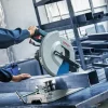 BOSCH list za nagibnu pilu za suho rezanje čelika EXPERT Steel 254-355 mm Radnik koristi Bosch kružnu pilu za rezanje čeličnih profila u radionici.