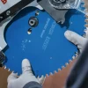 BOSCH list za potezno-nagibnu pilu za drvo EXPERT Wood 210-315 mm Kružna pila BOSCH EXPERT Wood za rezanje drva, prikazana u radu.