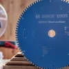 BOSCH list za potezno-nagibnu pilu za drvo EXPERT Wood Cordless 216-305 mm Bosch EXPERT Wood Cordless pilu disk za drvo 216-305 mm na radnom stolu.