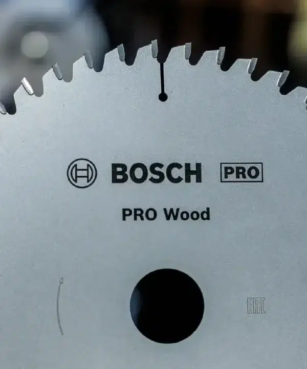 Bosch PRO Wood pilu za drvo 210-305 mm s oznakom PRO i Bosch logo.