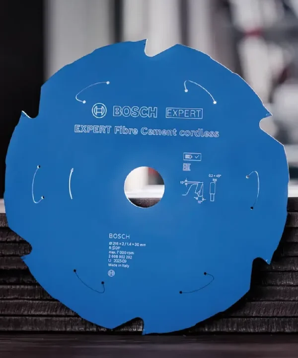 Bosch EXPERT Fibre Cement pilu za vlaknocementne ploče, plava, s oznakama i rezovima.