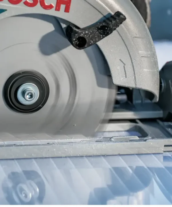 Detalj Bosch ručne kružne pile za rezanje raznih materijala.