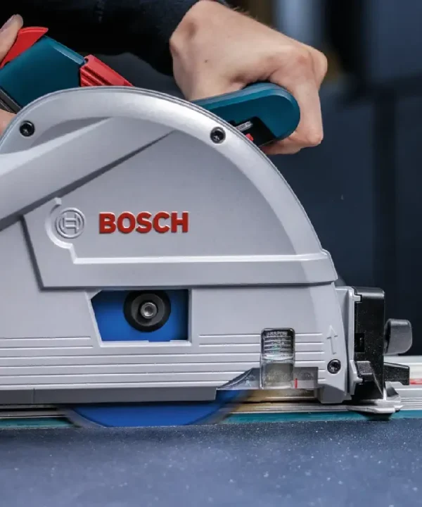 Bosch ručna kružna pila za rezanje HPL ploča i laminata, prikaz u radu.