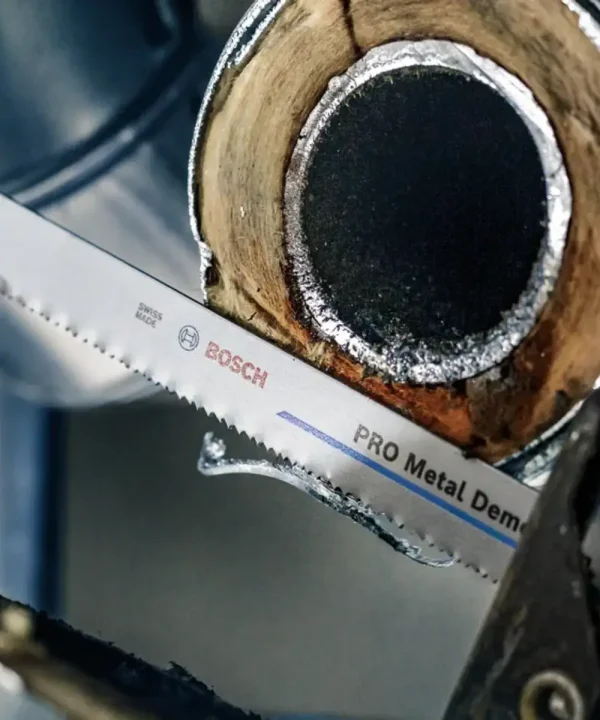 Pila za metal Bosch PRO Metal Demolition 150 mm u akciji.