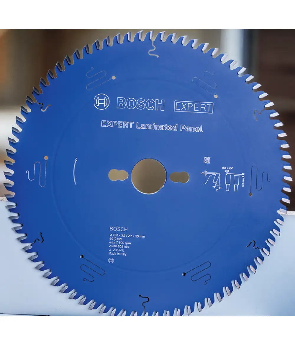 Plavi Bosch Expert laminirana ploča kružna pila disk za drvo i ivericu.